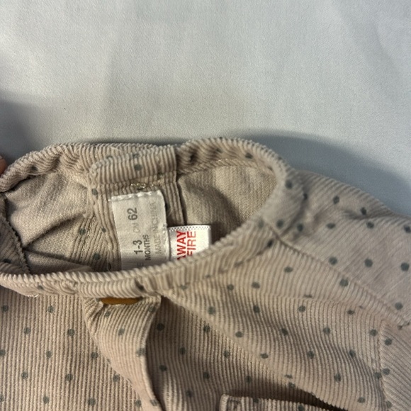 Zara and GAP - 2 piece newborn baby outfit/set. Size 0-3 months - Picture 3 of 7